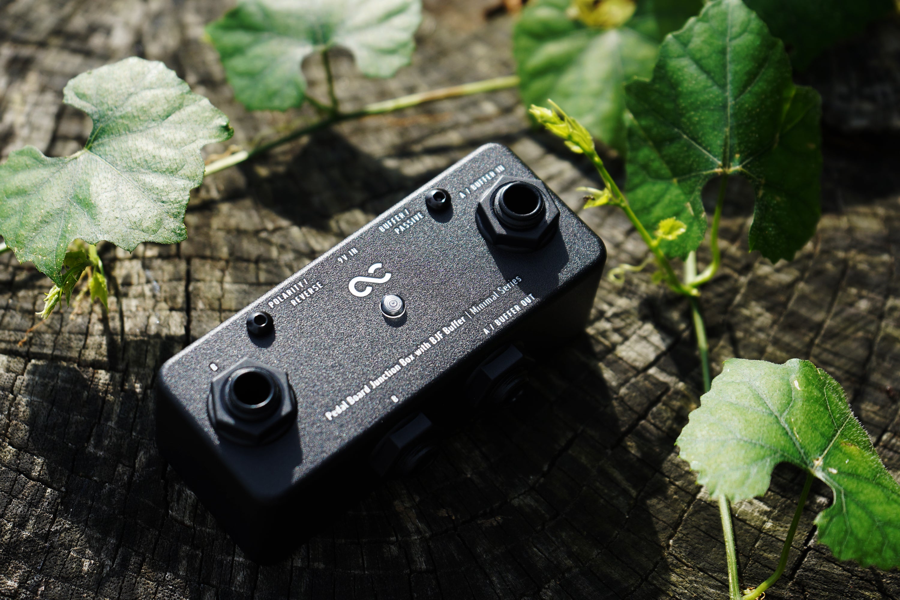 Oc Junction Minimal Series Pedal Board Junction Box with BJF Buffer (OC-M-JBBUF ...